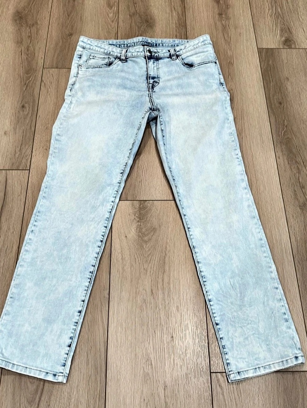 APT 9 Straight Crop Light Wash Jeans Size 10